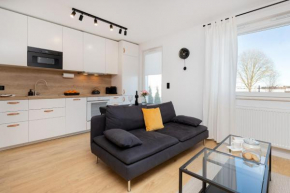 Butterfly Apartment with Parking by Noclegi Renters